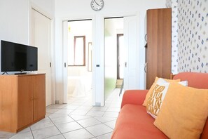 3 bedrooms, bed sheets - P056 – Porto Recanati, comfortable three-room apartment facing (Porto Recanati)