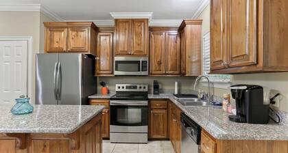 Charming 3-bedroom house located minutes from LSU