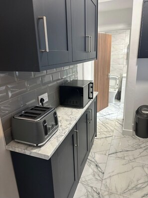 Private kitchen - A newly refurbished house catering for family, friends or work colleagues. (Coventry)