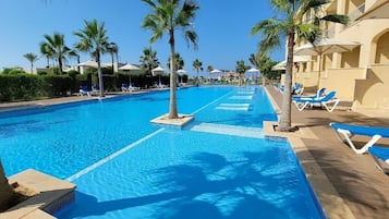 5 outdoor pools