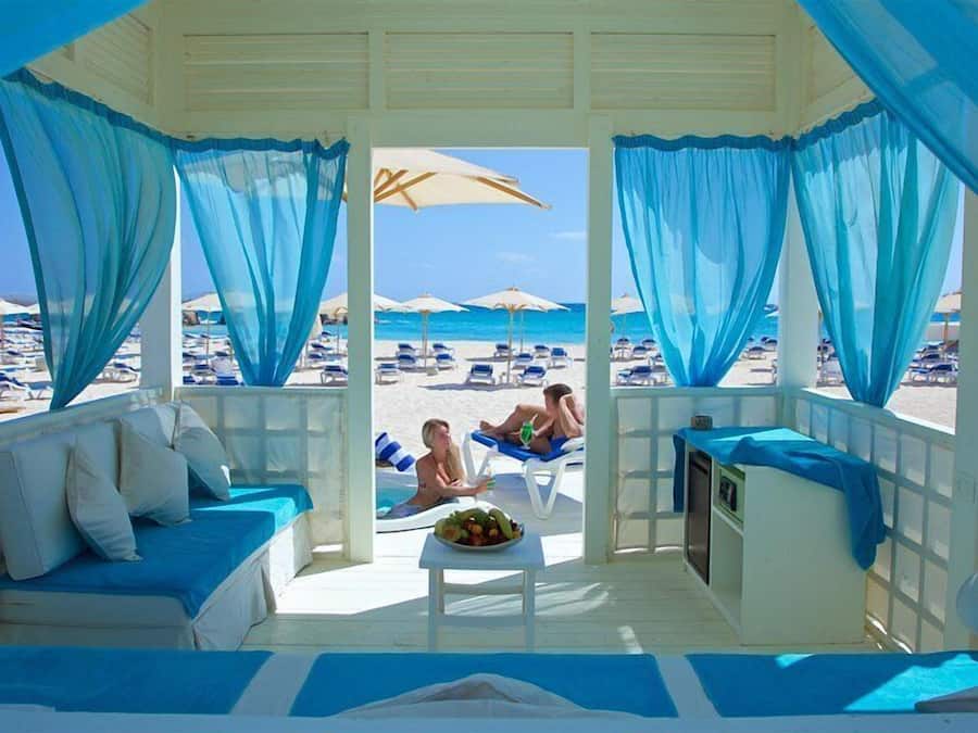 Bãi biển riêng, quán bar trên bãi biển