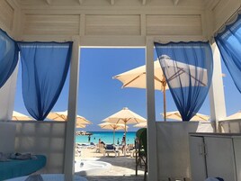 Playa privada y bar en la playa