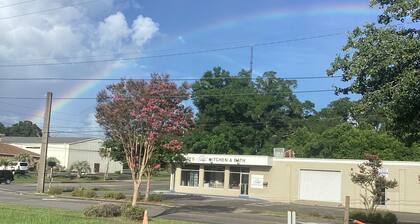 Chic apartment with AC and WiFi in charming Pensacola