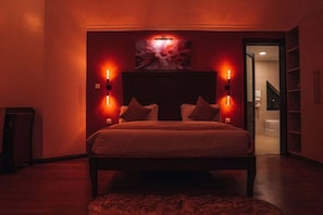 4 bedrooms, iron/ironing board, WiFi, bed sheets - An elegant villa located in a serene Golf Resort, where luxury meets opulence. (Thuthua)
