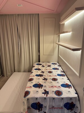 2 bedrooms, desk, iron/ironing board, WiFi