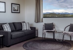 Living area - " Sunset View Point " Hands down the best location in Hokitika! (Hokitika)