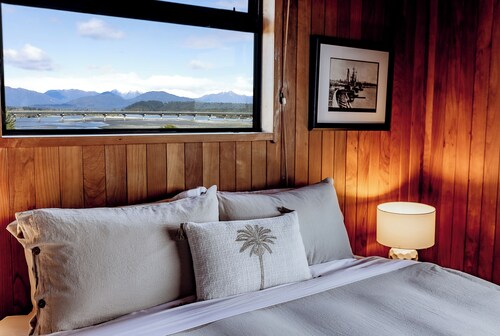 " Sunset View Point " Hands down the best location in Hokitika!