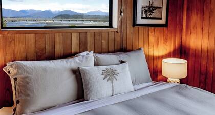 " Sunset View Point " Hands down the best location in Hokitika!