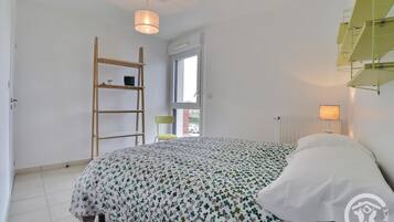 2 bedrooms, desk, iron/ironing board, free WiFi