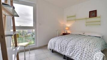 2 dormitoris, escriptori, planxa i posts de planxar i wifi gratuïta