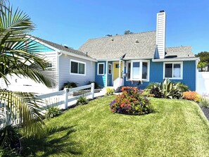 Exterior - 4-bdrm house, 2 miles from Beach-Pet Friendly-HotTub-Playroom-Playground-Heat/AC (Ventura)