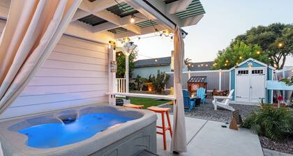 4-bdrm house, 2 miles from Beach-Pet Friendly-HotTub-Playroom-Playground-Heat/AC