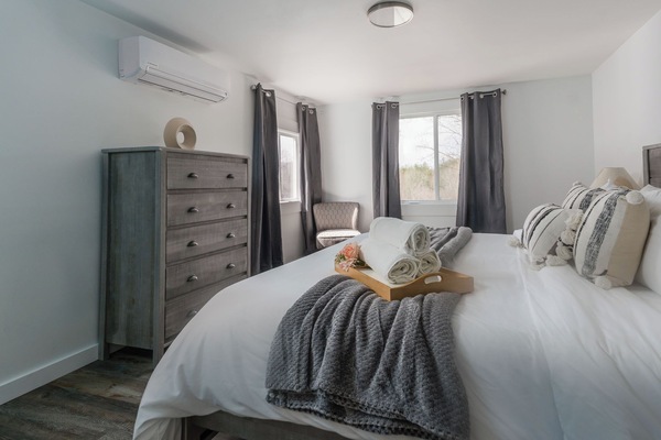 2 dormitorios, escritorio, tabla de planchar con plancha y wifi