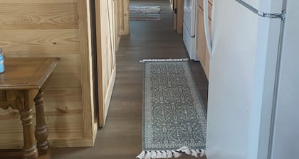 Custom built cool cabin with AC in Holiday Beach. Not a converted shed.