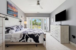 2 bedrooms, desk, WiFi (free), bed sheets