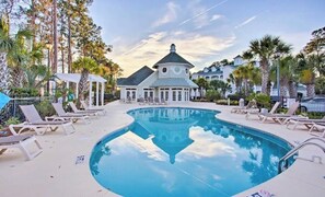 A swimming pool with lounge chairs, a gazebo, and a building with a dome roof. - NEWLY RENOVATED 2BR Golfer's Paradise Condo at World Tour (Myrtle Beach)