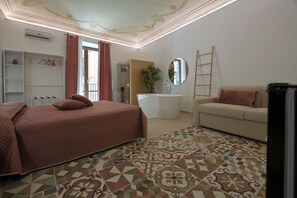 Soundproofing, free WiFi - Massimo Rooms & suite (Palermo)
