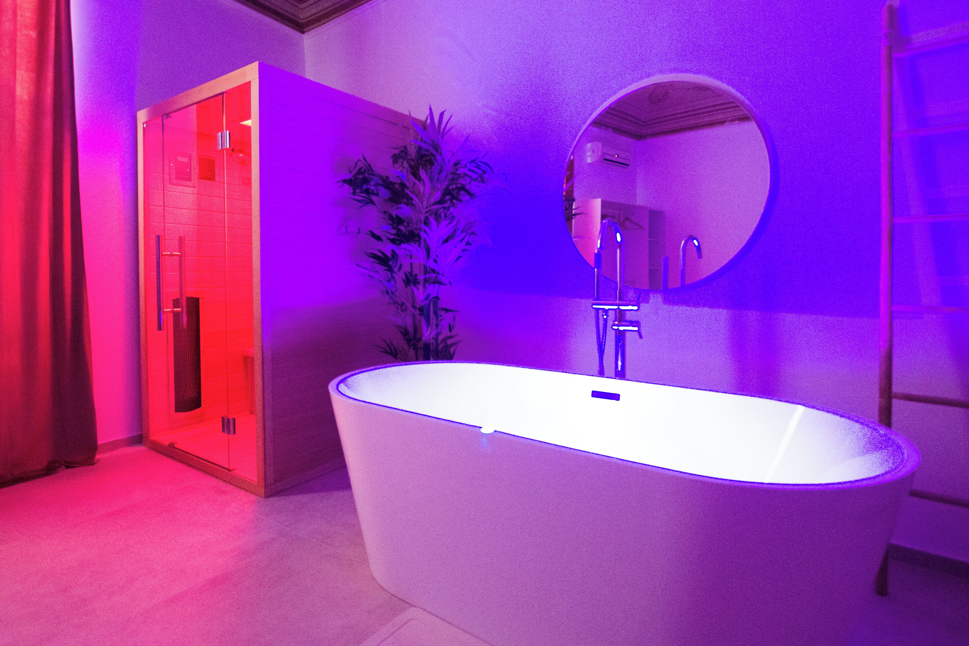 Suite Luxe, balcon, vue ville | Bain à remous privé