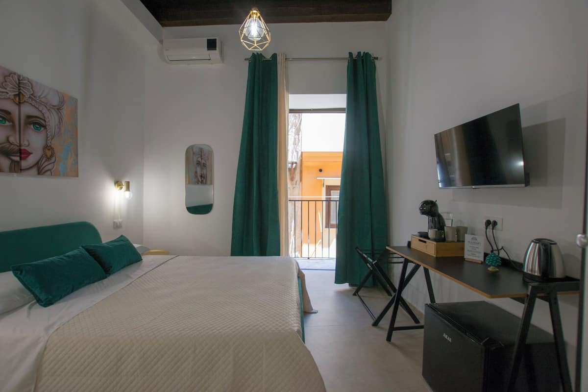 Classic Room, Balcony, City View | 1 bedroom, free WiFi