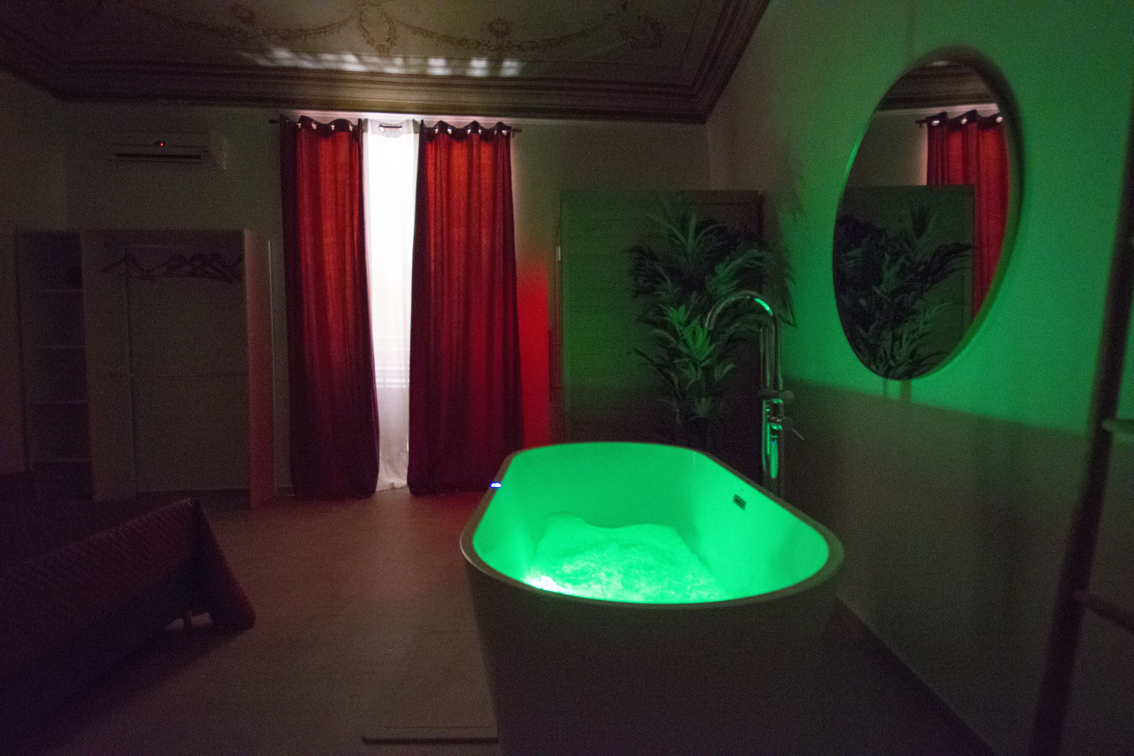 Luksussuite, balkong, byutsikt | Wi-fi (inkludert)