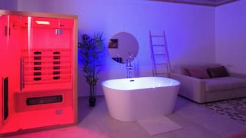 Suite Luxury, balcone, vista città | 1 camera, Wi-Fi gratuito
