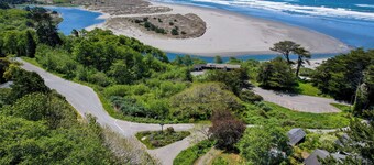 Cozy Oceanview Cabin Near Moonstone Beach – Hike, Surf & Explore the Redwoods