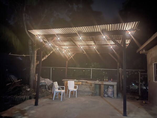 Terrace/patio - Modern 1-bedroom apartment with AC, WiFi and Kitchen in beautiful Negril . (Negril)