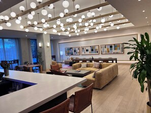 Interior - Luxury Rainey St Condo with rooftop pool, Lakeview & Gym (Austin)