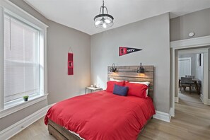 5 slaapkamers, een strijkplank/strijkijzer, wifi, beddengoed