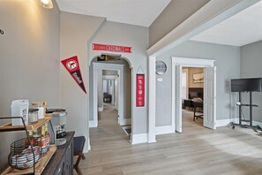 Interior - AWESOME 5 bedroom 1910 Dynasty in St. Louis-LOOP, WASHU, FOREST PARK, & PAGEANT! (St. Louis)