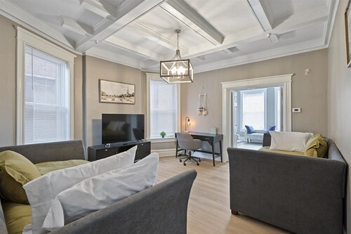 AWESOME 5 bedroom 1910 Dynasty in St. Louis-LOOP, WASHU, FOREST PARK, & PAGEANT!