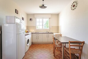 Fridge, microwave, dishwasher, coffee/tea maker