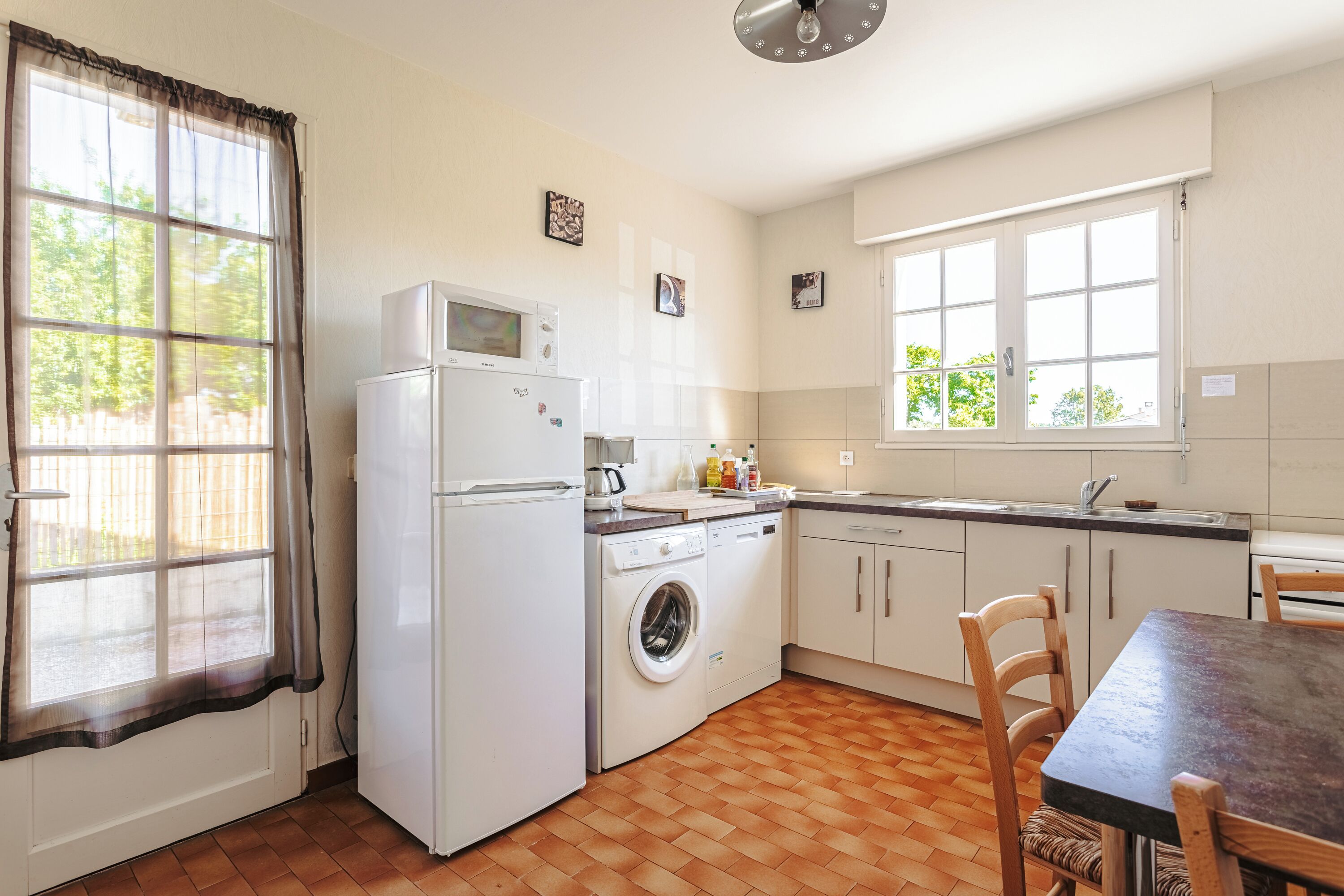 Fridge, microwave, dishwasher, coffee/tea maker