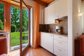 Frigorifero, microonde, piano cottura, macchina per tè/caffè