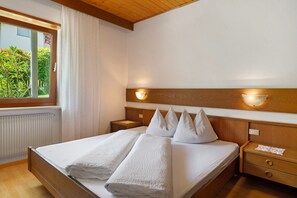 2 bedrooms, free WiFi, bed sheets - Apartment 'Hofanger Vinschgau' with Mountain View, Private Terrace and Wi-Fi (Algund)