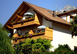 Exterior - Apartment 'Hofanger Vinschgau' with Mountain View, Private Terrace and Wi-Fi (Algund)