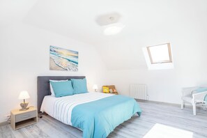 3 slaapkamers, een strijkplank/strijkijzer, gratis wifi, beddengoed