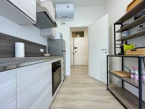 Four, plaque de cuisson, cafetière/bouilloire, bouilloire électrique