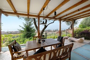 تناول الطعام بالخارج