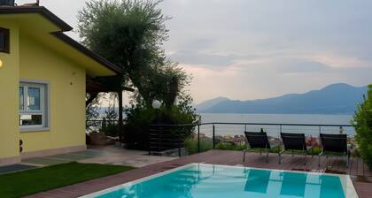 Villa 'Savi Seeblick und Pool' mit Seeblick, Wi-Fi und Klimaanlage