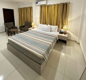 Double Room | In-room safe, desk, laptop workspace, free WiFi