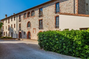 Exterior - Apartment 'Borgo La Contessa - Guido' with Shared Pool, Wi-Fi and Air Conditioning (Campiglia Marittima)