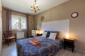 1 chambre, fer et planche à repasser, Wi-Fi gratuit, draps fournis