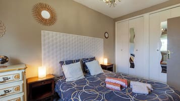 1 slaapkamer, een strijkplank/strijkijzer, gratis wifi, beddengoed