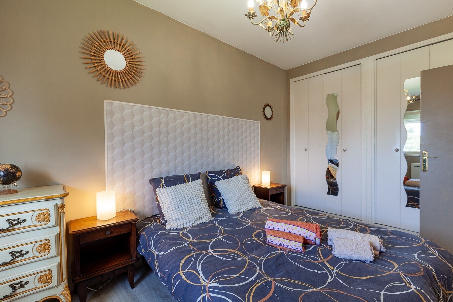 1 chambre, fer et planche à repasser, Wi-Fi gratuit, draps fournis