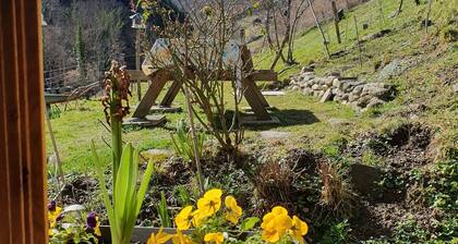 Holiday Home "La Cardabelle" – Nature Retreat in Bonac-Irazein, Private Garden, Mountain Views