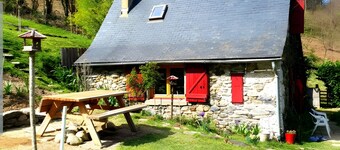 Holiday Home "La Cardabelle" – Nature Retreat in Bonac-Irazein, Private Garden, Mountain Views