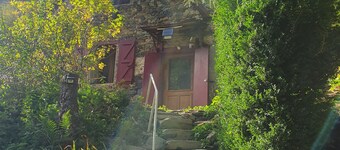 Holiday Home "La Cardabelle" – Nature Retreat in Bonac-Irazein, Private Garden, Mountain Views