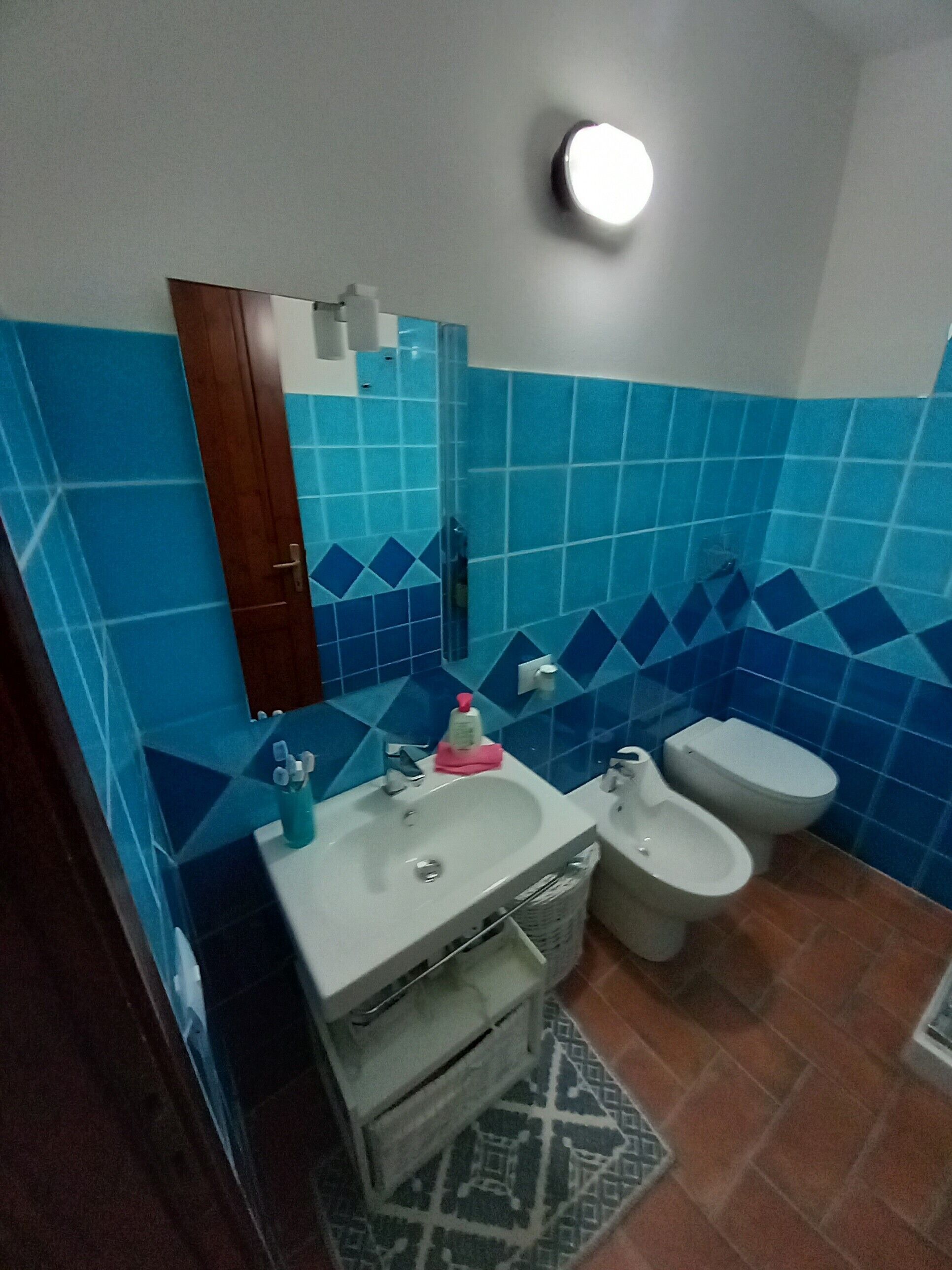 Een douche, een haardroger, handdoeken