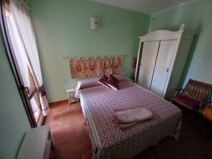 2 bedrooms, iron/ironing board, bed sheets - Apartment 'Lentischio' with Sea View and Private Terrace (Torre dei Corsari)